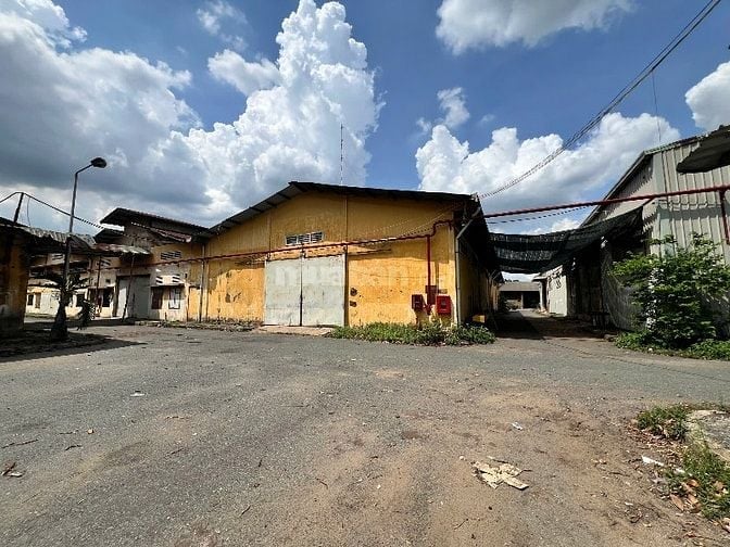 Cho thuê xưởng 5200m2 Quốc Lộ 1A, An Phú Đông Quận 12. Đường cont, giá