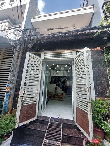 Nhà đẹp hẻm xe hơi đậu trước cửa khu dân trí cao cần bán gấp