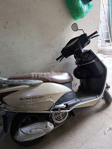 Cần bán xe Lead màu kem sữa, xe sử dụng tốt