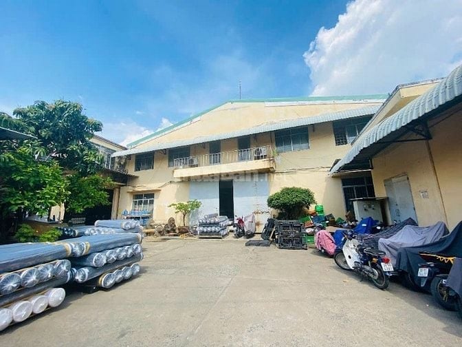 Cho thuê xưởng may 2300m2 Nguyễn Văn Quá, ĐHT Quận 12, 186 triệu