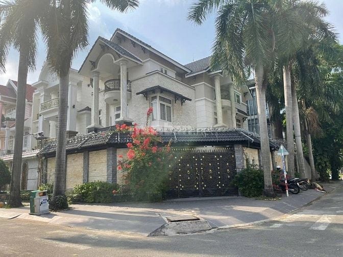 Biệt thự gốc 2 MT khu Aeon Tên Lửa 12x20,3.5 tấm full nội thất