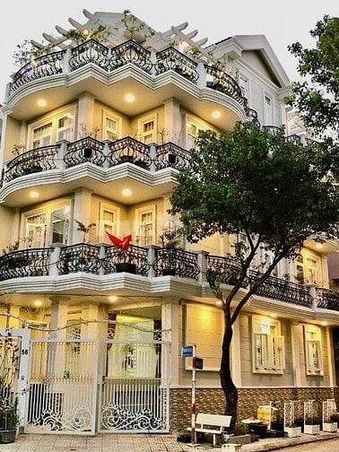 KHUÔN ĐẤT Hiếm xây CHDV Trần Bình Trọng, Q. 5. 200m2 (10.5 x 20m, NH)