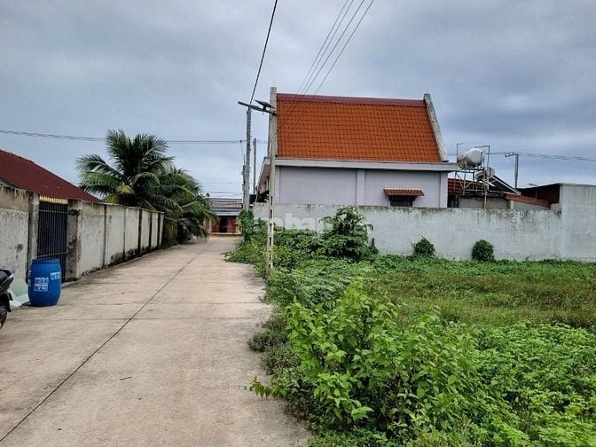 5x54 cập bên KCN Phước Đông, đường bê tông. 700tr 