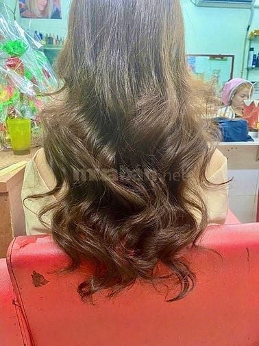 Salon Trâm Nguyễn cần tuyển gấp 2 thợ phụ, gội đầu, làm móng sơn gel 