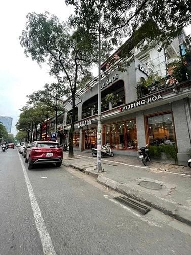 Nhà Mặt Phố Trung Hòa. DT 132 m2, Xây 6 Tầng , MT 5 m , Giá 84 Tỷ