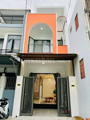 Mẹ tôi cần bán gấp nhà ở Lê Đình Cẩn , Bình Tân , TPHCM