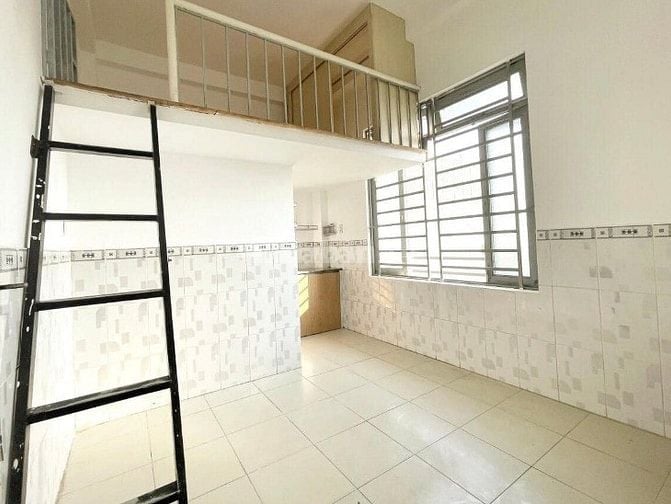 Phòng trọ ban công có gác 2tr8/thang có nhà xe riêng Đ.Lê Trọng Tấn 