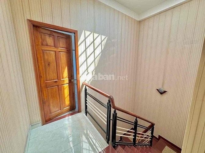 Nhà 3 lầu đúc Nguyễn Ảnh Thủ, 4mx16m, 5 phòng ngủ, 5WC, hẻm xe hơi