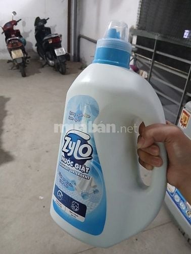 Nước giặt xanh Zylo hương hoa tổng hợp