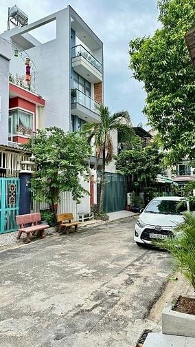 Bán Nhà 3 tầng lầu 4 Pn Sổ Hồng Riêng đường Trần Văn Mười