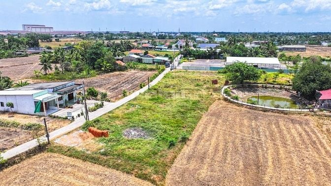 CẦN BÁN LÔ ĐẤT TẠI TUYẾN ĐƯỜNG HUYẾT MẠCH NGUYỄN TRUNG TRỰC LONG AN