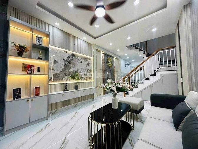 Bán gấp nhà NGUYỄN THANH TUYỀN ngay chợ PHẠM VĂN HAI 200M Giá 3,26 Tỷ