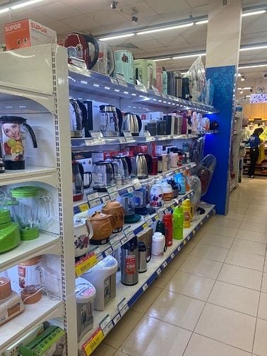 Cần tìm nhân viên nam nữ bán hàng và phụ kho hàng trên 20 tuổi 
