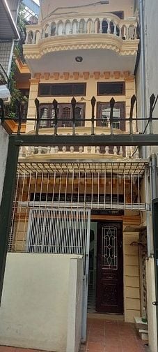 Cho thuê căn hộ riêng 3 tầng ngõ 1 Bùi Xương Trạch, ô tô đỗ sát cổng, 