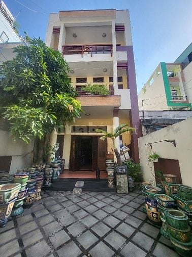 Biệt thự ngay Emart 7x23m 3 lầu chỉ 13.3 tỷ