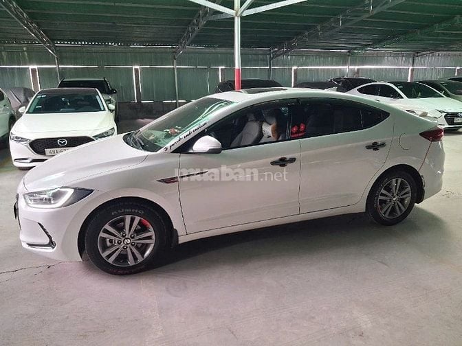 Bán Hyundai Elantra 1.6 AT 2018 Giá 415tr để lên đời