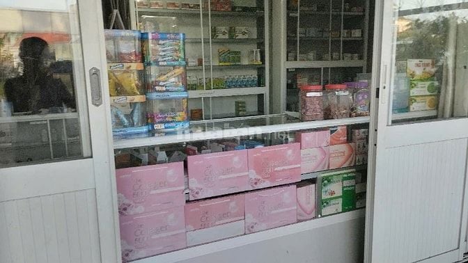 Sang nhà thuốc, cửa hàng mua bán đồ cũ 
