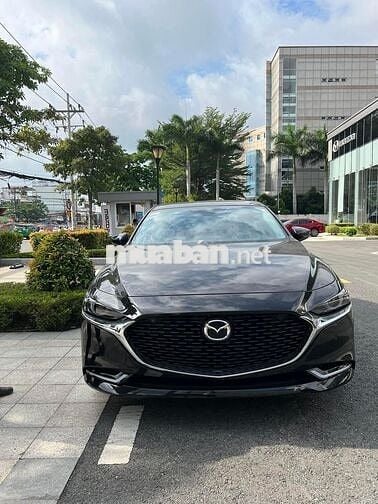 Mazda 3 2023 1.5L Luxury - 9000 km