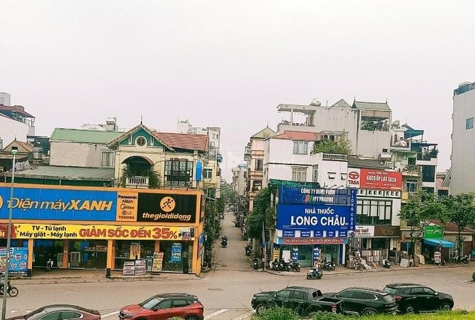BÁN ĐẤT NGỌC THỤY CỰC HOT .alo vào việc ( miễn trung gian )