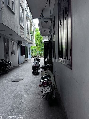 Cho thuê nhà hai tầng khu phân lô tập thể công an Xa La.