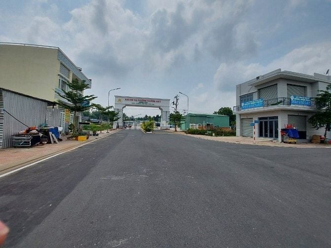 Chính chủ e cần bán lô đất mặt tiền kdc PTA5 cách kcn Tân bình 2km