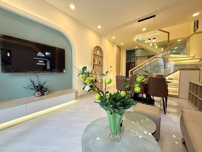 Chốt ngay căn nhà 44m2 ngay Thích Quảng Đức, PN. Giá: 4.9 Tỷ, hẻm 5m