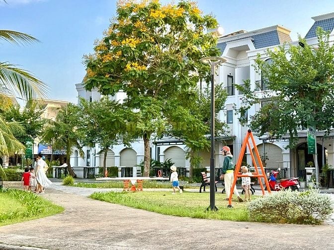 Bán nhà 3 lầu View Sông Vàm Cỏ ngay Aeon Tân An 