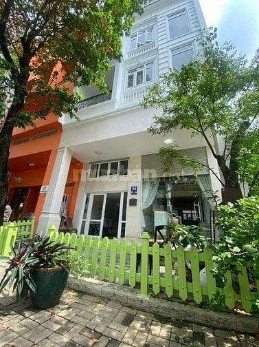 Cho thuê nguyên căn nhà phố đường lớn Đặng Đức Thuật, PMH, Quận 7.
