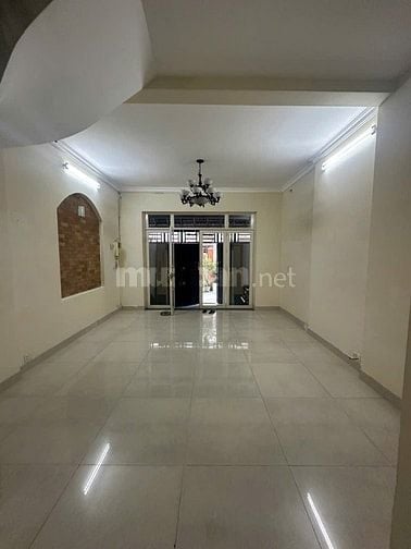 Cho thuê nhà HXH Võ Oanh nhà đang sơn sửa mới