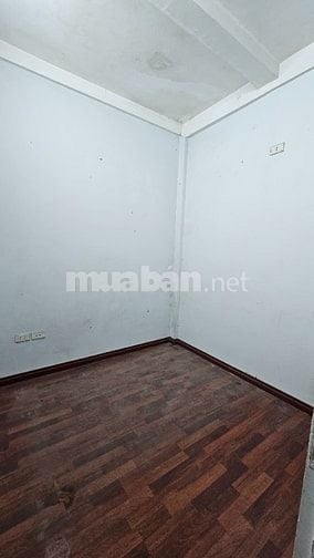 Bán căn hộ tập thể tầng 3 khu G2 mặt phố Thái Thịnh, đối diện bv châm 