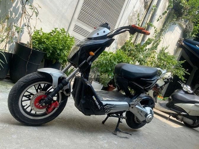 Bán xe ko cần xăng nạp điện laà chạy