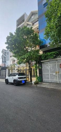 Bán nhà mặt tiền đường số Quận 7, 5x18m, 3 tầng, nhỉnh 11 tỷ