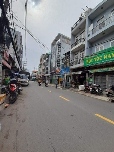 Cho thuê nhà 3 lầu, mặt tiền Ba Vân, P.14, Tân Bình - 15 Tr/tháng