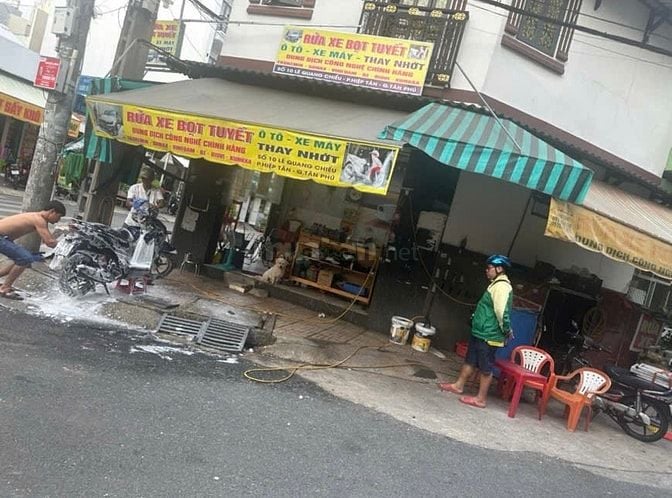 Sang tiệm rửa xe, thay nhớt mặt tiền Lê Quang Chiểu, Hiệp Tân, Tân Phú