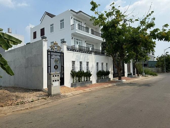 Cần bán 245m(10 x 24.5m) đối diện mặt sông SG, đường nhựa 16M