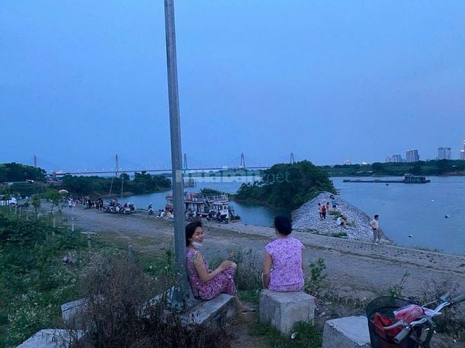 Tôi muốn bán lô đất 500m2. Giáp bờ kè bờ sông Hồng