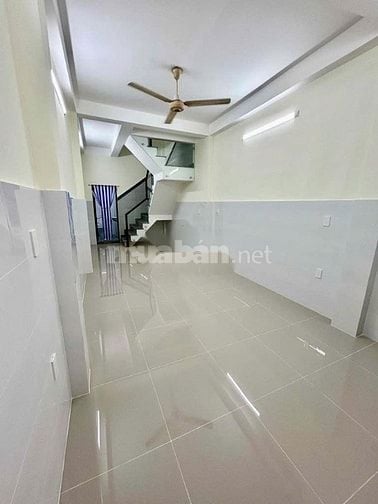 Cho thuê nhà hẻm 2m Hà Tôn Quyền, P.4, Q.11 giá 8tr