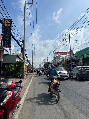 Bán nhà 8x37m, 1 trệt, 1 lửng, 2 lầu, mặt tiền QL50 
