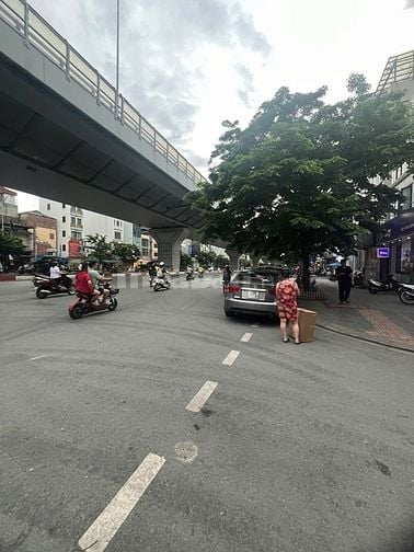 Bán đất tặng nhà Minh Khai,142m,vỉa hè 12m,oto vào nhà, mặt tiền