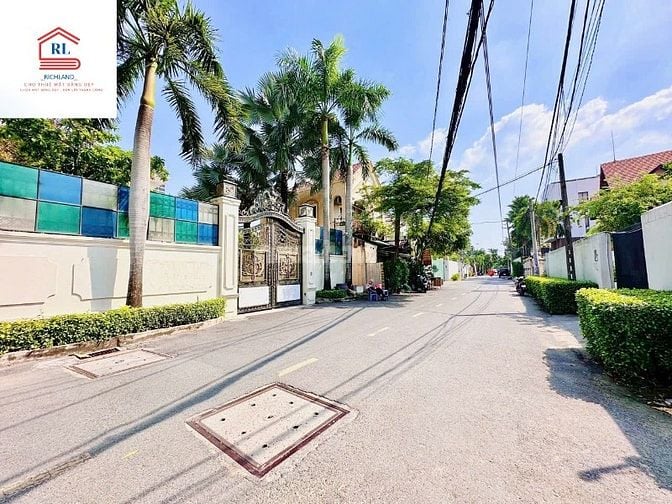 Cho Thuê Biệt Thự Mặt Tiền: 24 Trần Văn Sắc, P.Thảo Điền, Quận 2