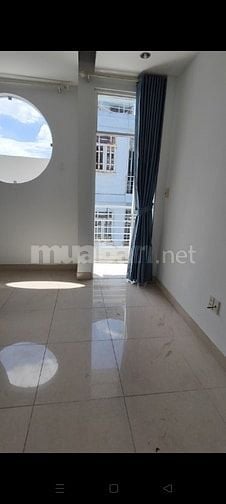 Bán nhà ngay ngã tư Âu Cơ và Lạc Long Quân, gần chợ Tân Bình 