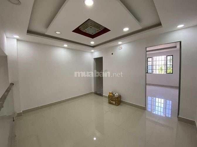 Cho thuê nhà , mặt đường ô tô , 1 lầu 2PN . Giá 12tr/th