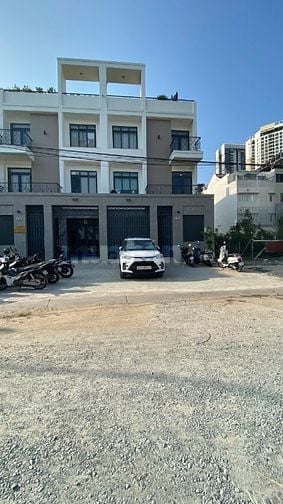 Nhà Mới Xây Sàn Suốt -140m2-3L-Thang máy-MT Vũ Tông Phan An Phú Quận2