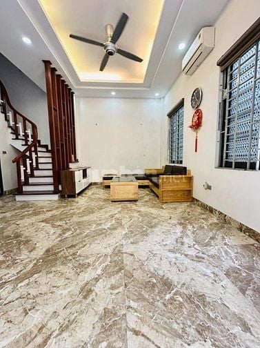 BÁN NHÀ LÔ GÓC PHỐ NGUYỄN SƠN - 31M - 2 MẶT THOÁNG - Ô TÔ NHỎ ĐỖ CỬA