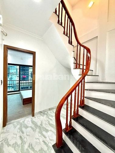 NHÀ LÔ GÓC - 15M RA OTO TRÁNH- NGÕ THÔNG- AN SINH ỔN ĐỊNH- THANG MÁY 