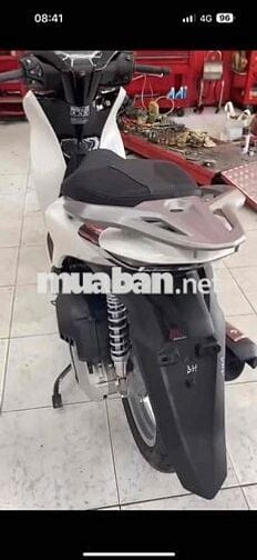 Xe mới mua nhưng đi nước ngoài bán rẻ cho ae