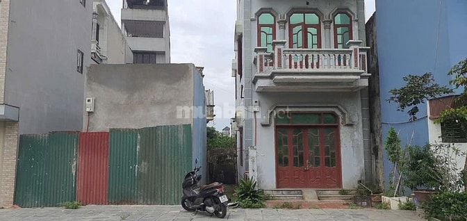 Bán nhà 3 tầng mặt đê Phúc Lợi, Quận Long Biên , Hà Nội