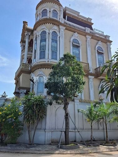 Bán biệt thư 2 mặt tiền Nguyễn Thanh Sơn Quận 2 giá 125 tỷ