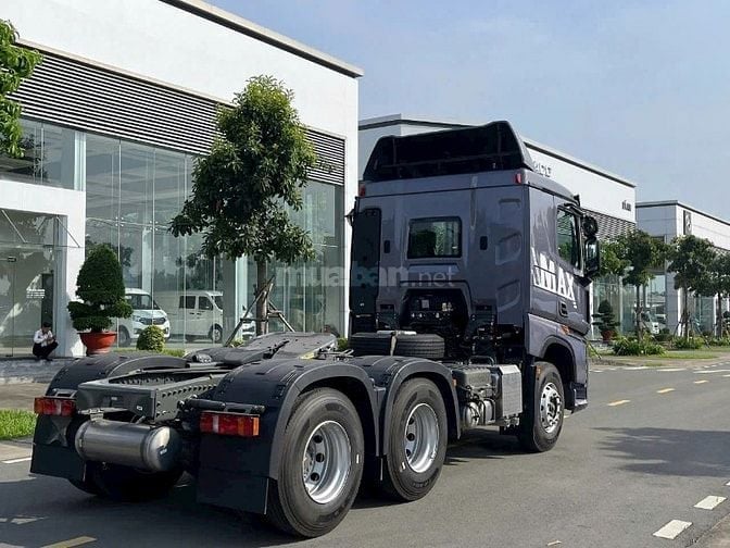 🚛 XE ĐẦU KÉO SINOTRUK : BỨT PHÁ MỌI CUNG ĐƯỜNG – CHINH PHỤC MỌI TẢI T