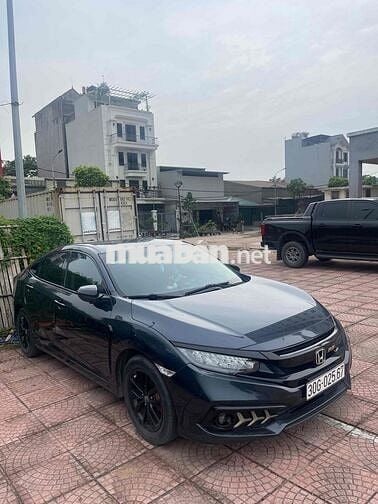 Miễn trung gian civic 2019 đi 5,7 vạn cần bán gấp